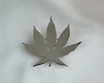Broche de folha de metal – Broche minimalista em aço inoxidável com tema da natureza