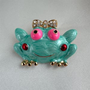 Frog Brooch with Bow – Funny Animal Pin