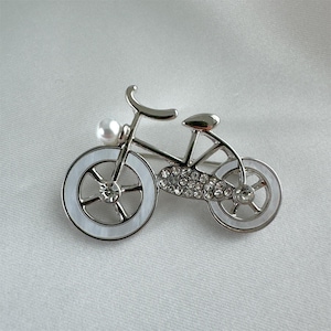 Parel en strass fietsbroche: elegante roestvrijstalen fietsspeld