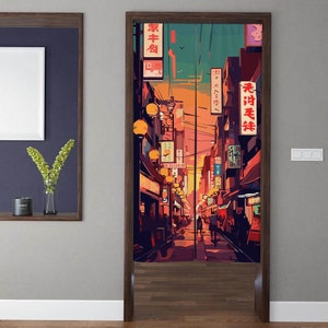 Op de afbeelding: Een kleurrijke illustratie van een Japanse straat scène bij zonsondergang. De straat is omzoomd met winkels en gebouwen met Japanse karakters op de borden. De lucht is een levendige oranje en roze, en er zijn mensen die op straat lopen.