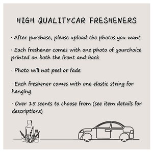 Puede incluir: Una ilustraci&oacute;n en blanco y negro de un coche con un texto superpuesto que dice "HIGH QUALITYCAR FRESHENERS". El texto debajo de la ilustraci&oacute;n describe las caracter&iacute;sticas del producto, incluida la posibilidad de personalizar el ambientador de coche con una foto de su elecci&oacute;n, la disponibilidad de m&aacute;s de 15 aromas y la inclusi&oacute;n de una cuerda el&aacute;stica para colgar.