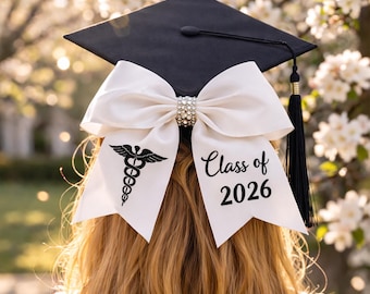 Custom Graduation Bow, Personalized Class of 2026 Hair Bow, Customizable Cap Accessory for Grad Cap Decorations, Graduation hairpin Ribbon