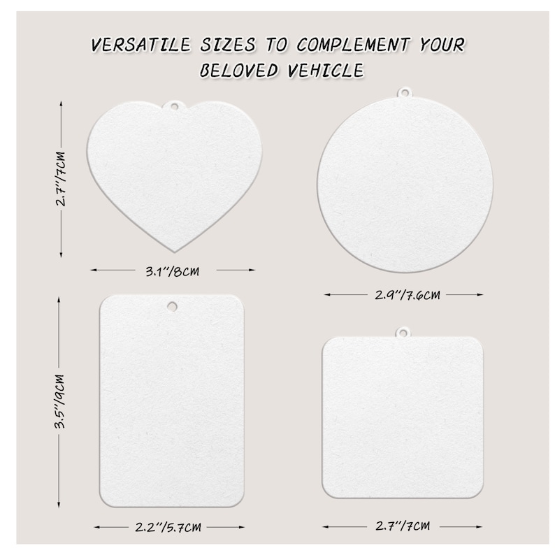 Puede incluir: Cuatro formas de ambientador de coche blanco en blanco: un coraz&oacute;n, un c&iacute;rculo, un rect&aacute;ngulo y un cuadrado. Las formas miden de 7 cm a 9 cm. El texto "VERSATILE SIZES TO COMPLEMENT YOUR BELOVED VEHICLE" est&aacute; en la parte superior de la imagen.