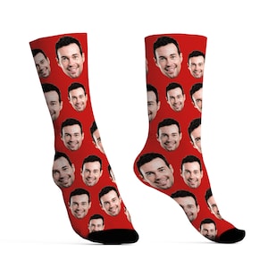 Chaussettes personnalisées avec image, chaussettes photo smiley personnalisées, chaussettes rigolotes avec visage, cadeaux drôles de chaussettes pour homme et femme, cadeau de remise des diplômes image 1