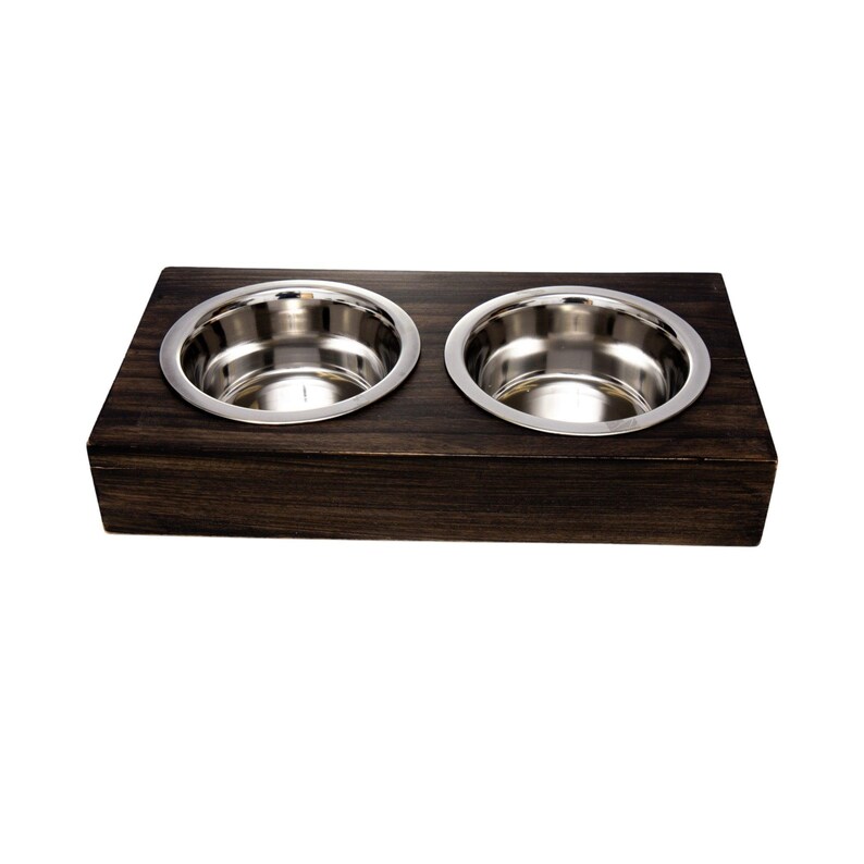 Comedero elevado para perros Country Living de madera de mango con dos cuencos de acero inoxidable, acabado marrón pulido imagen 6