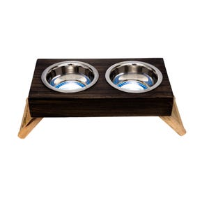 Comedero elevado para perros Country Living de madera de mango con dos cuencos de acero inoxidable, acabado marrón pulido imagen 1