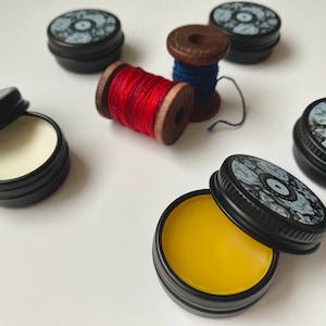 TRÅDVAX - Trådförbättrare - Trådglansförbättrare för broderi, korsstygn, nålsömnad eller sömnad tillverkad av sojavax (burk: svart) bild 4