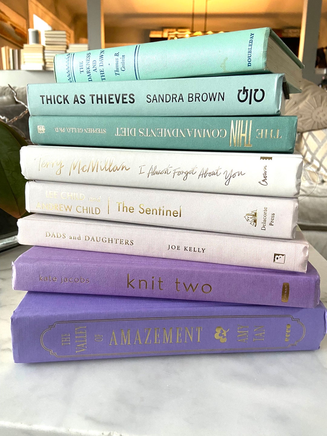 springing into the season with a pastel stack 🌱 🪞🩰🍥🍡 books