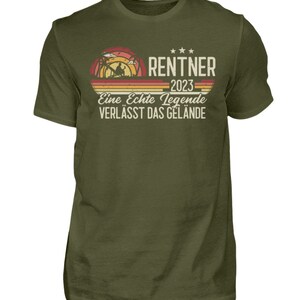 Rentner 2023 Shirt / Ruhestand Shirt / Eine echte Legende verlässt das Gelände / Lustiger Ruhestand Spruch Herren Shirt Urban Khaki