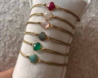 Justerbart armband med halvädelsten
