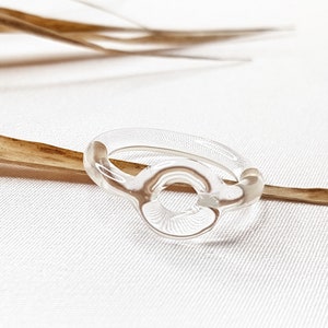 Anello di vetro unico con cerchio, minimalista e semplice, anello elegante, lavorazione a lume, vetro borosilicato, anello cocktail, anello circolare, anello ciambella immagine 8