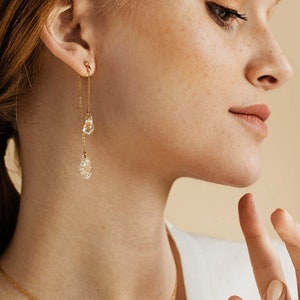 Clear glass earrings, irregular glass drops, lampwork, borosilicate glass, bridal earrings, glass teardrop earrings, aestetic glass earrings