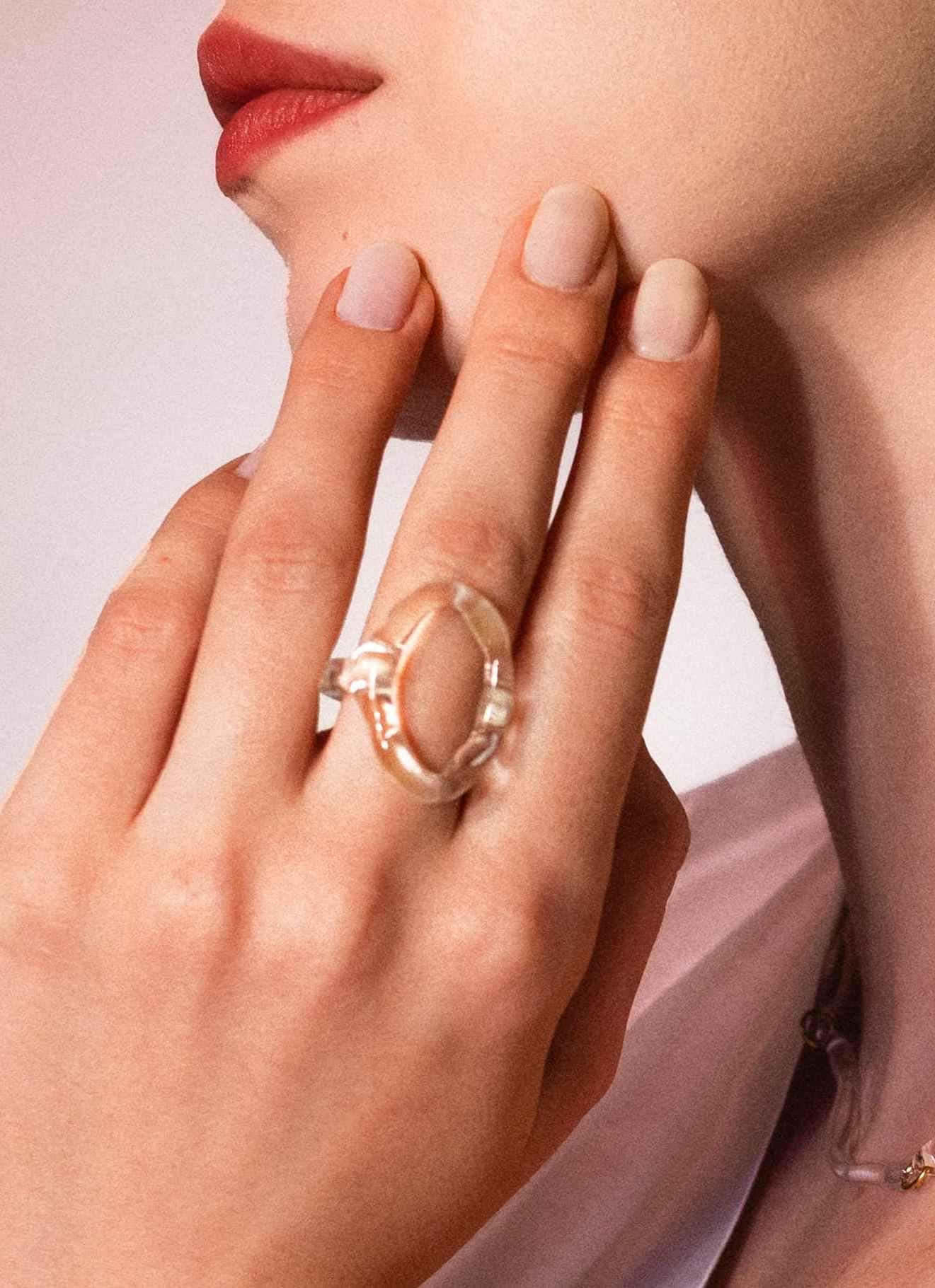 Kräftiger Klarglasring – Handgefertigter Statement-Schmuck aus recyceltem Glas, organisches, vom Ozean inspiriertes Design, Statement-Ring, einzigartiges Ringstück
