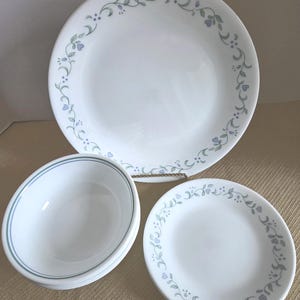 Vintage Corelle Country Cottage Dinnerware – Charming Blue & Green Floral Pattern, Vintage Dinnerware, Correlle Plates, Everyday Vintage