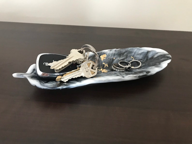 Black and white Resin Feather ring dish