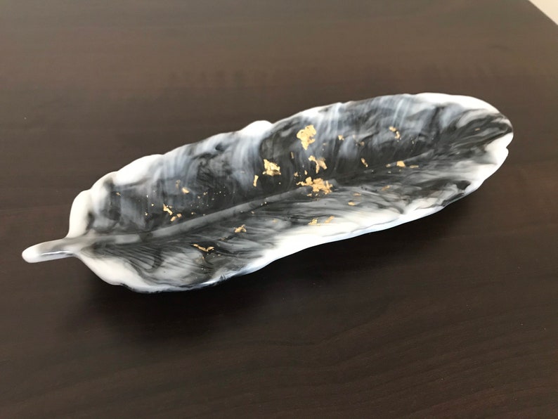 Black and white Resin Feather ring dish