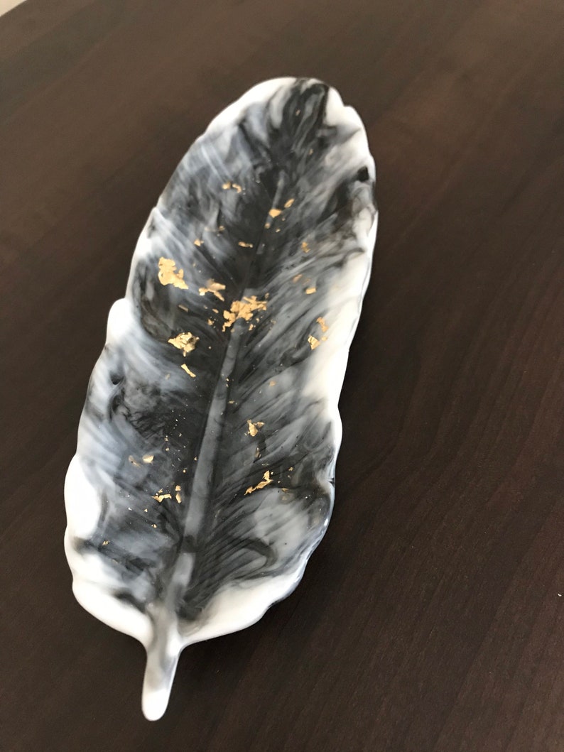 Black and white Resin Feather ring dish
