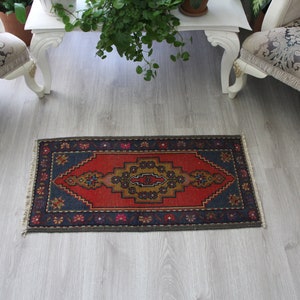 Alfombra pequeña vintage roja y azul, envío gratis, alfombra turca, alfombra oushak, alfombra tejida, alfombra hecha a mano, alfombras en mal estado, alfombra chic 22