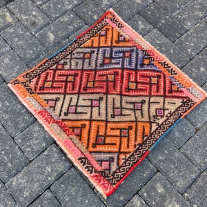 Türkischer Mehrfarbiger Kelim Teppich , 1.6 x 1.6 ft , Vintage Anatolischer Kelim Teppich , Handgemachter Kelim Teppich , Orientalischer Teppich 646