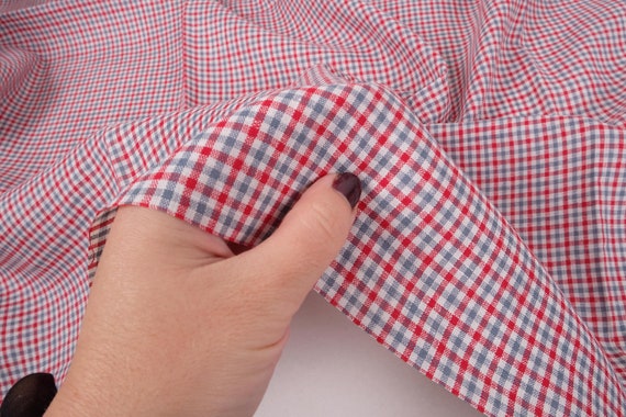 Linen gingham fabric for shirts and dresses, with gingham checks