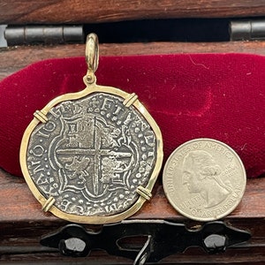 Solide Trésor de l’épave d’Atocha Mel fisher pendentif en pièce d’argent dans une lunette en or massif 14k