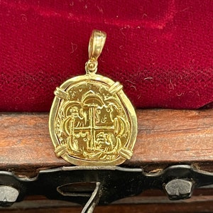 14kt gold Atocha shipwreck treasure Mel fisher gold coin pendant