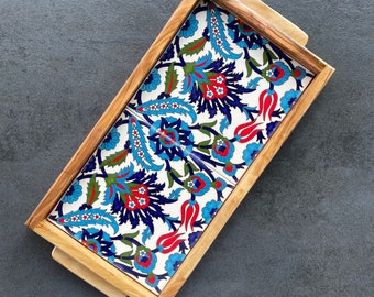 Solid wood tray with tiles