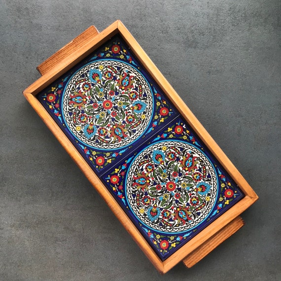 Wooden tray with tile decoration, serving plate with summery flower design in blue/red, dimensions: 35 x 17 cm