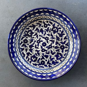 Large fruit bowl with oriental flower details, salad bowl, serving bowl, dinnerware, table decoration, center piece, boho, 30 cm