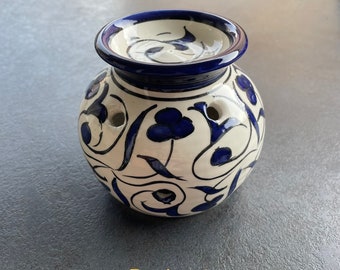 Dunkelblaue Duftlampe, Aromalampe, Teelichthalter für ätherische Öle aus Keramik mit handgemaltem Blumen-Muster