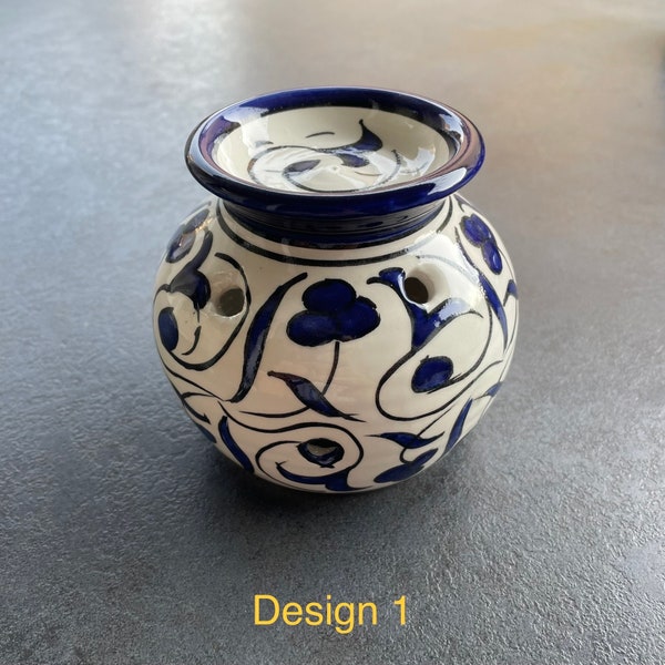 Dunkelblaue Duftlampe, Aromalampe, Teelichthalter für ätherische Öle aus Keramik mit handgemaltem Blumen-Muster