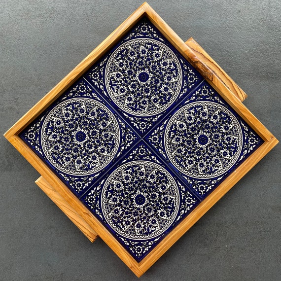 Square serving tray with tile decoration