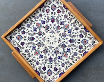 Tray with purple-white tiles