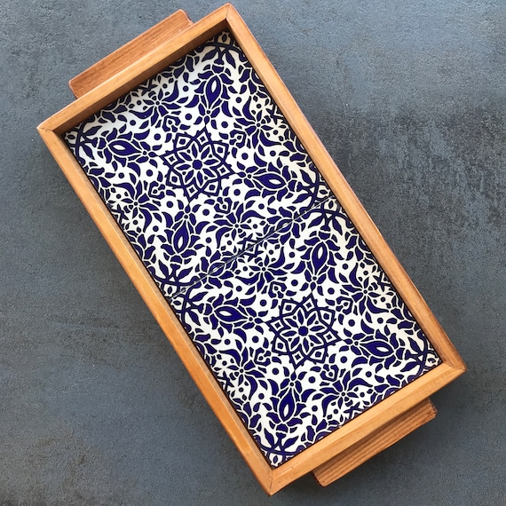 Wooden tray with Mediterranean ceramic tiles in blue/white mandala pattern, decorative tray, serving plate, handmade