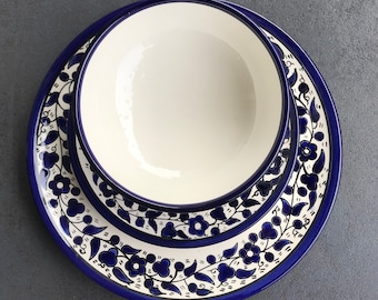 Crockery set with hand-painted blue and white flowers, table service: large and small plate + soup/cereal bowl (for 2, 4 or 6 people)