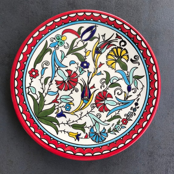 Red cake plate for smaller cakes/biscuits with floral details, large plate, eating utensils, table service, hand painted, diameter 27 cm