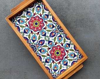 Tablett aus Holz und Keramik mit Fliesen-Deko in blau/weiß/rot, Mandala, Vintage, Dekotablett, Servierplatte, Geschenk, handgefertigt