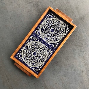 Wooden tray with oriental ceramic tiles in blue/white mandala pattern, decorative tray, serving plate, handmade