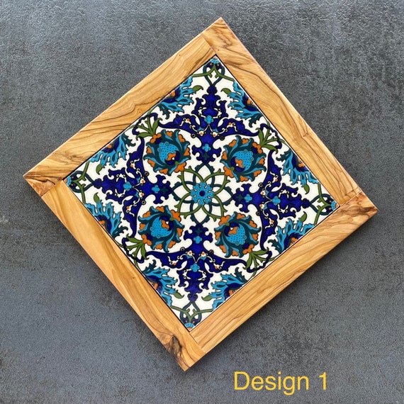 Olive wood coaster with tile decoration