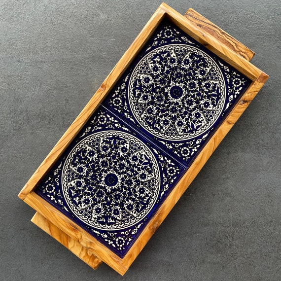 Solid wood tray with tiles