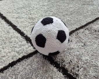 サッカーボールを持つ編み物カメのぬいぐるみ サッカーボールを持つ編み物カメのぬいぐるみ