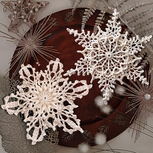 Oblique Unique® Schneekristalle Als Streudeko – Ca. 18 Stück, 2 Cm, Glitzernd Für Weihnachtstisch & Basteln