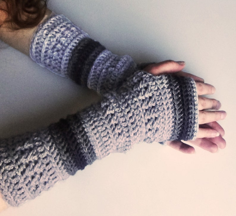 Häkelanleitung Armstulpen 25cm DE/EN: PDF-Beschreibung Fäustlinge, gehäkelte Fingerlose Handschuhe, Mitaines Pulswärmer.