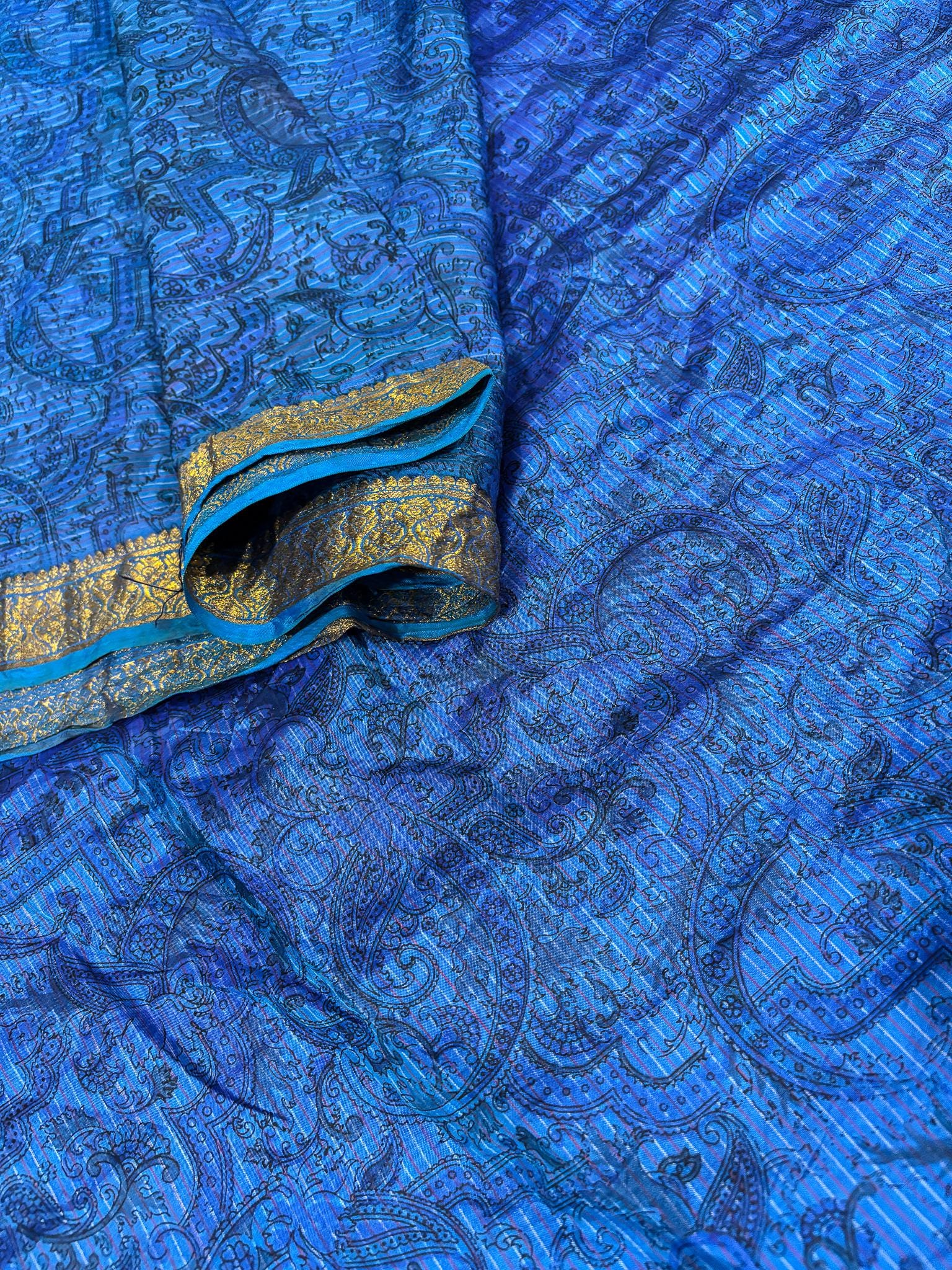 インドシルクサリーブルー& ゴールド リサイクルヴィンテージシルクサリー生地：ブルーインドサリー - 5