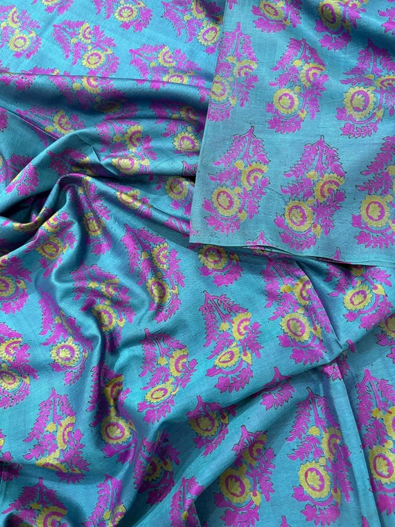 Blau Blumen Bedruckter Seidenstoff Recycled Vintage Stoff