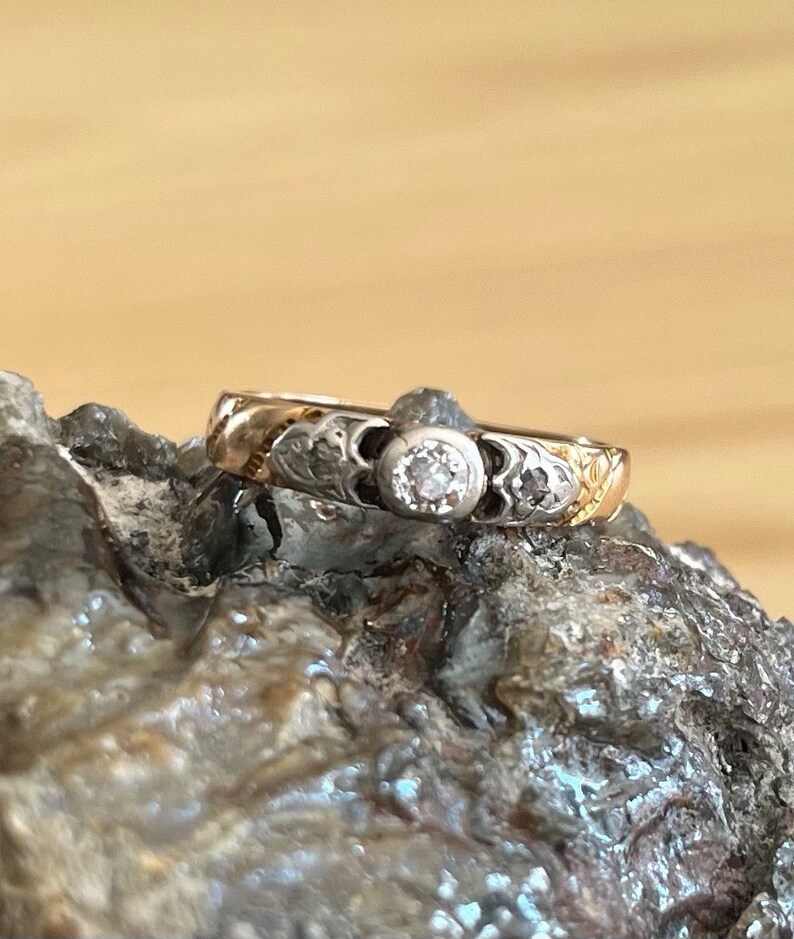 Alter Ring aus dem 19. Jahrhundert aus 18 Karat Roségold, Platin und Diamant Bild 3