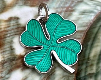 Vintage Danish seventies clover pendant in silver and enamel