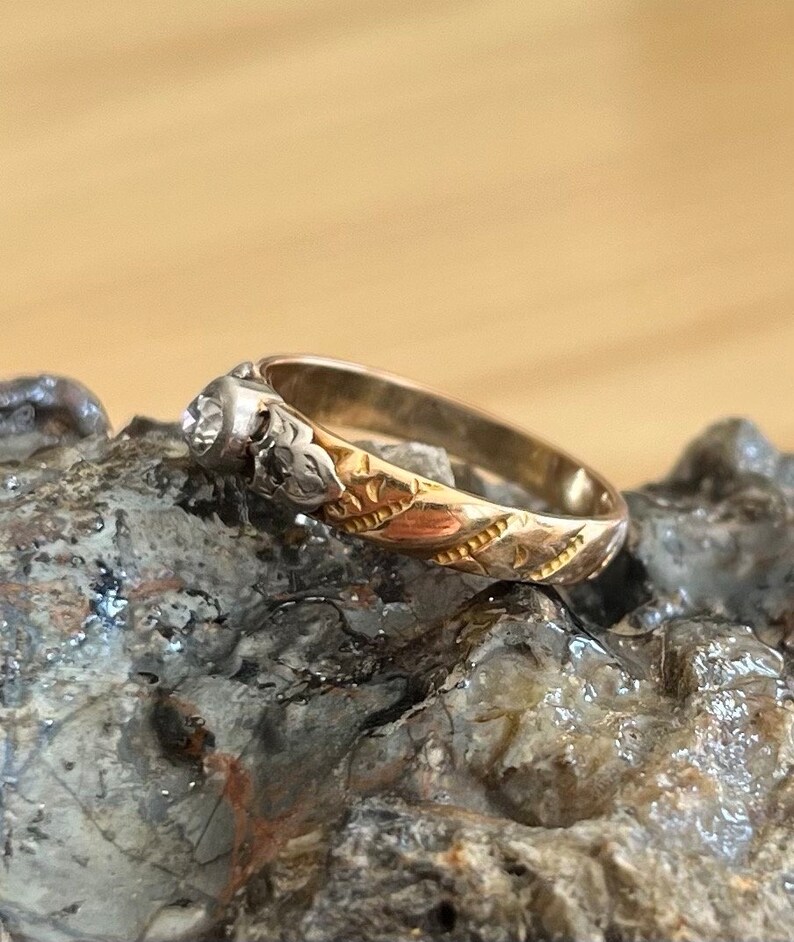 Alter Ring aus dem 19. Jahrhundert aus 18 Karat Roségold, Platin und Diamant Bild 2