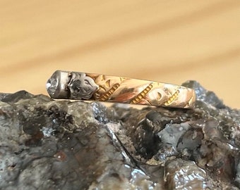 Bague ancienne 19ème siècle en or rose 18k, platine et diamant
