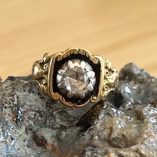 bague ancienne début 19ème siècle or jaune 18k, argent, émail  et diamant